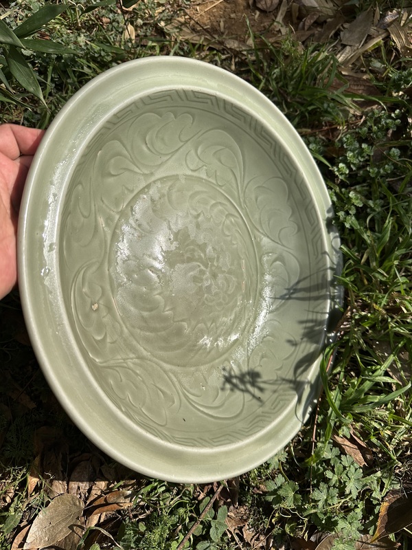 古玩陶瓷元末明初·青釉刻花紋大盤拍賣,當前價格45000元