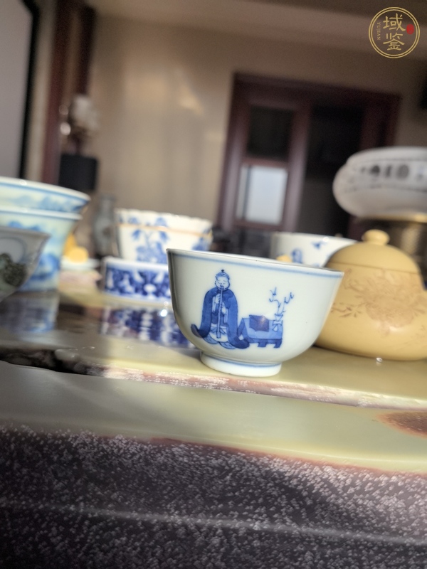 古玩陶瓷日本青花人物杯真品鑒賞圖