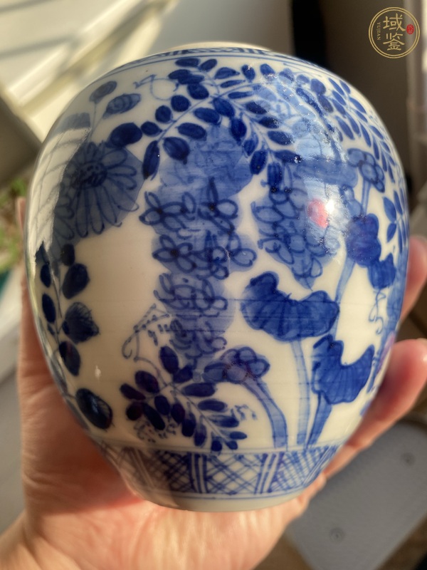 古玩陶瓷日本明治青花花卉紋罐真品鑒賞圖