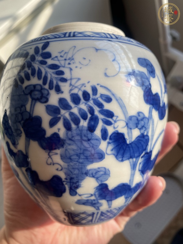 古玩陶瓷日本明治青花花卉紋罐真品鑒賞圖