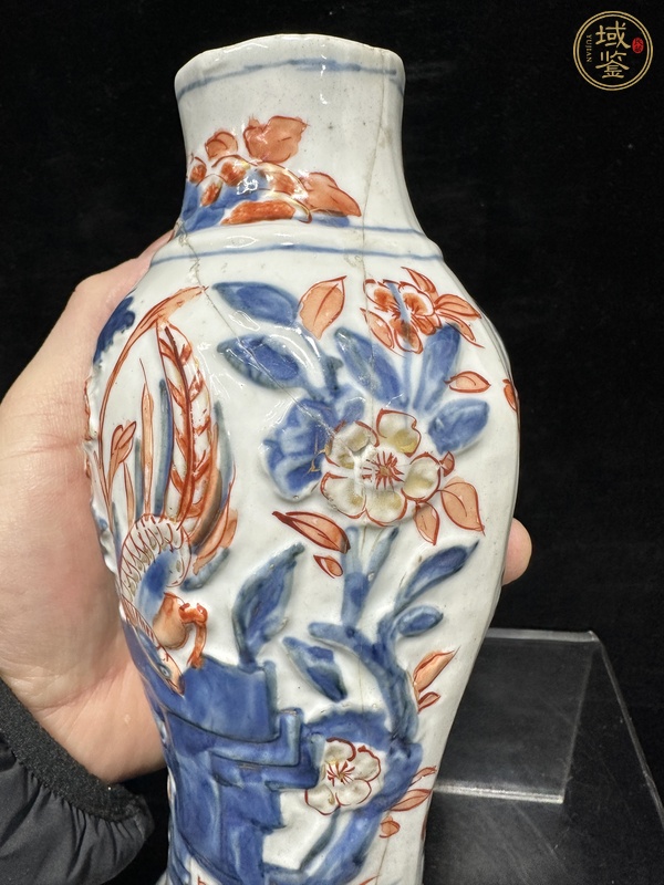 古玩陶瓷青花礬紅花鳥浮雕紋海棠瓶真品鑒賞圖