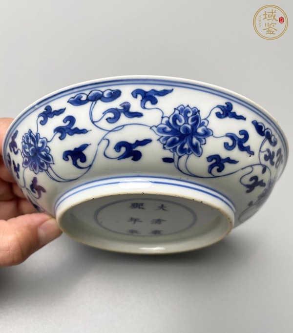 古玩陶瓷青花纏枝花卉紋盤真品鑒賞圖