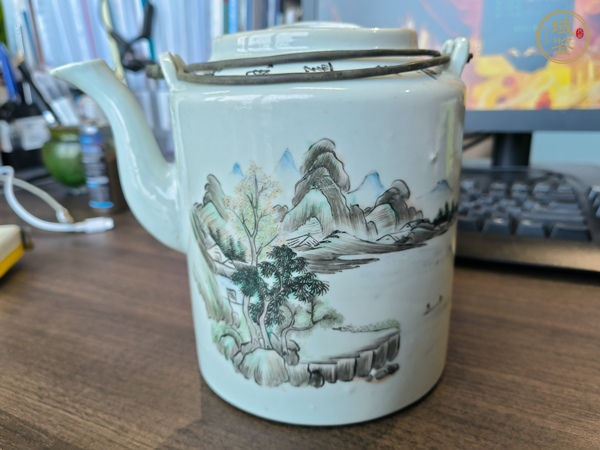 古玩陶瓷淺絳彩山水人物紋茶壺真品鑒賞圖