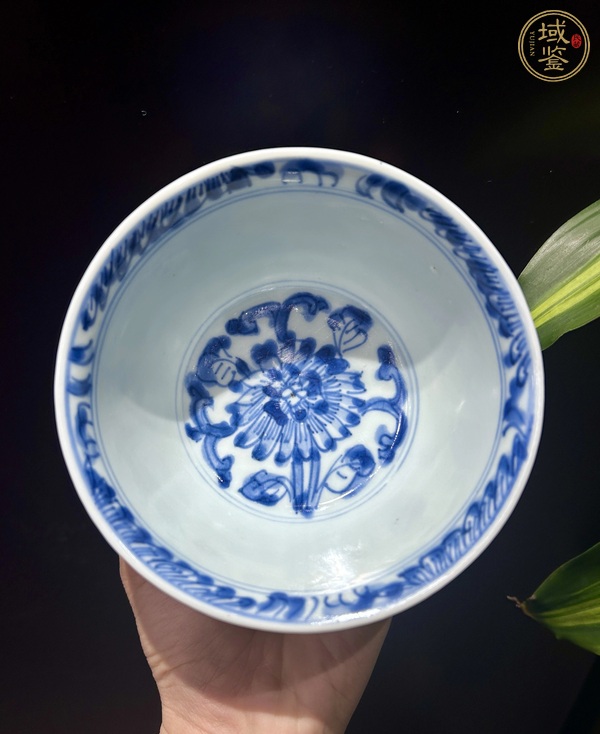 古玩陶瓷康熙·青花纏枝菊花紋碗真品鑒賞圖