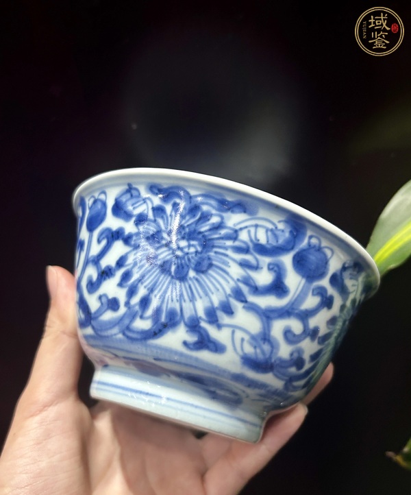 古玩陶瓷花卉紋青花碗真品鑒賞圖