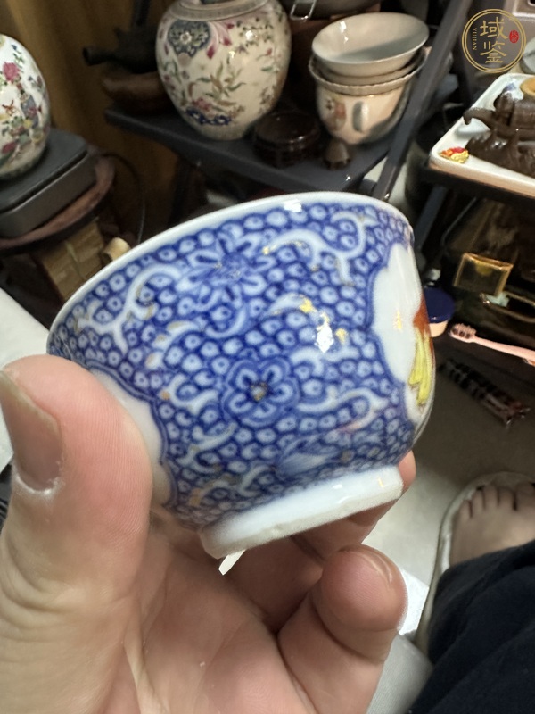 古玩陶瓷青花花卉開窗粉彩人物杯真品鑒賞圖