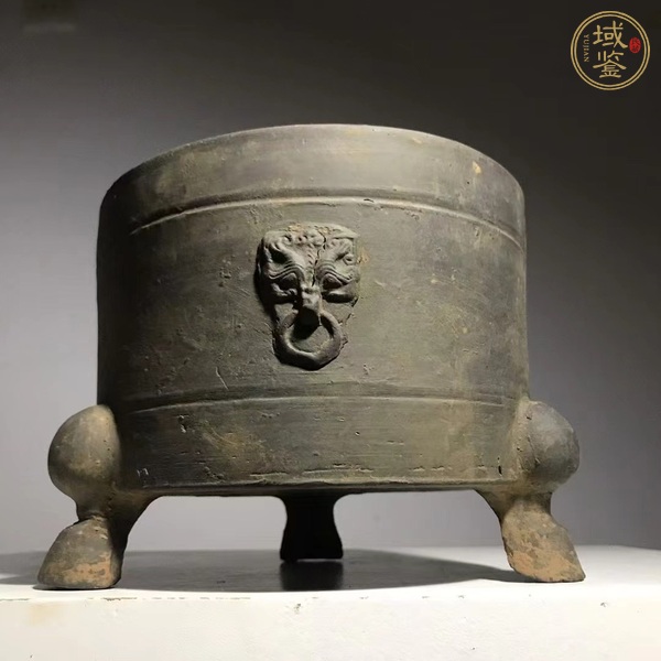 古玩瓷器鋪首銜環(huán)弦紋三足奩真品鑒賞圖