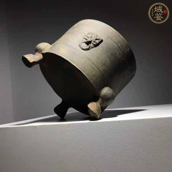 古玩陶瓷鋪首銜環(huán)弦紋三足奩真品鑒賞圖