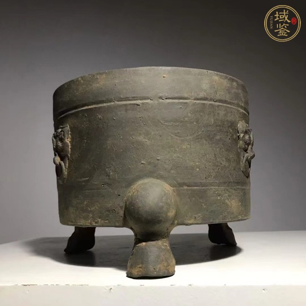 古玩陶瓷鋪首銜環(huán)弦紋三足奩真品鑒賞圖