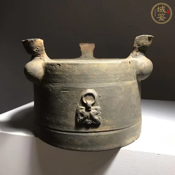 古玩陶瓷鋪首銜環(huán)弦紋三足奩真品鑒賞圖