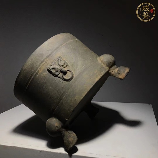 古玩陶瓷鋪首銜環(huán)弦紋三足奩真品鑒賞圖