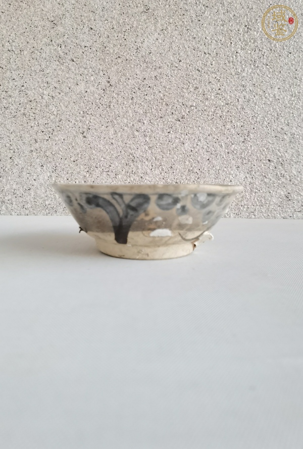 古玩陶瓷青花花卉紋茶碗真品鑒賞圖