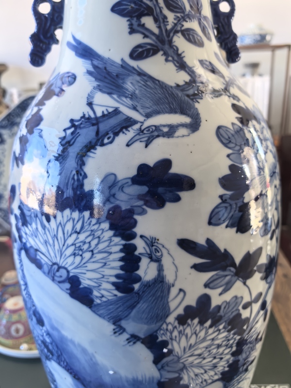 古玩陶瓷花鳥紋青花瓶拍賣，當(dāng)前價(jià)格6800元