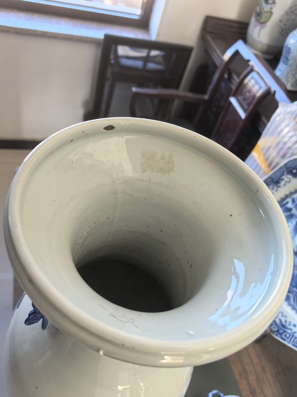 古玩陶瓷花鳥紋青花瓶拍賣，當(dāng)前價(jià)格6800元