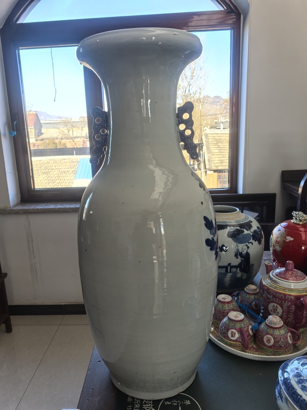 古玩陶瓷花鳥紋青花瓶拍賣，當(dāng)前價(jià)格6800元