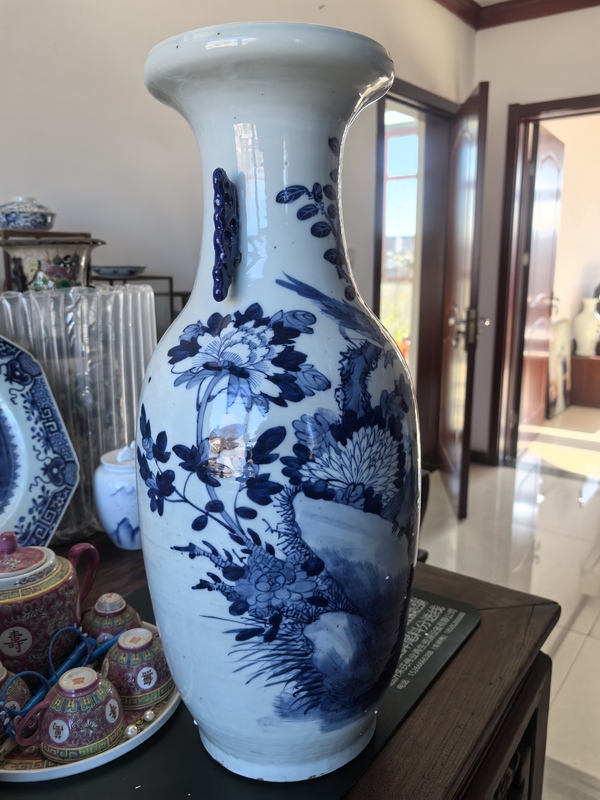 古玩轉(zhuǎn)賣花鳥紋青花瓶拍賣，當前價格550元