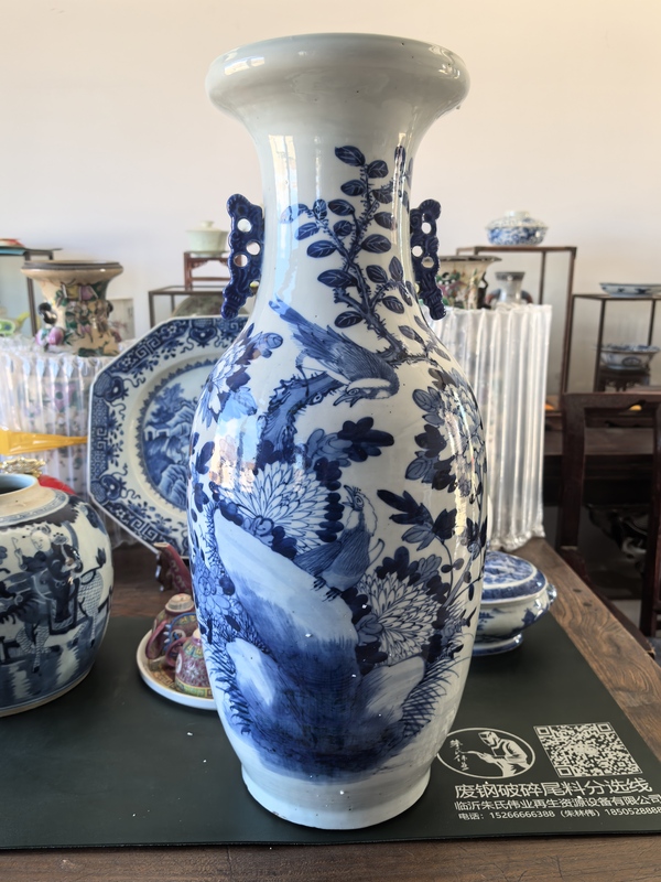 古玩陶瓷花鳥紋青花瓶拍賣，當(dāng)前價(jià)格6800元