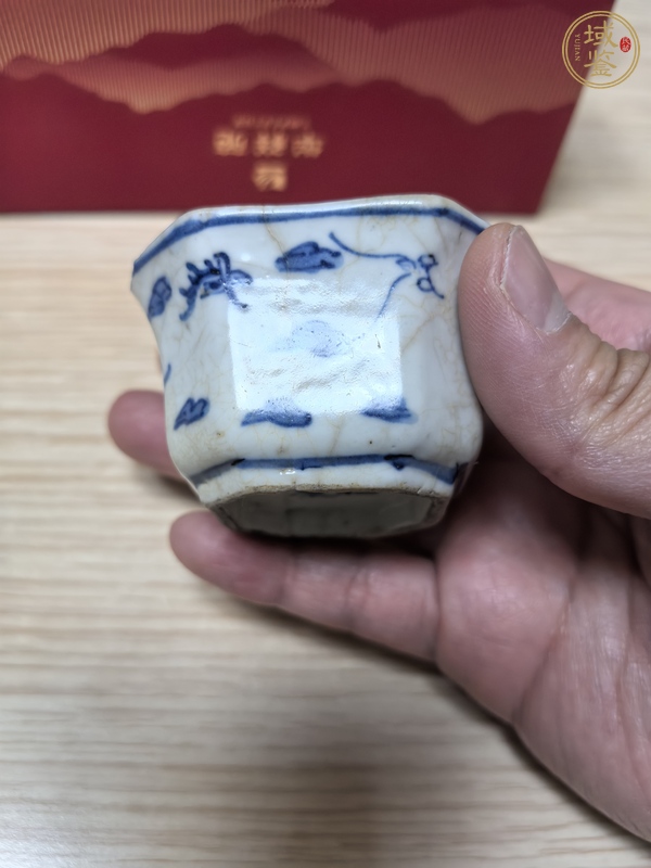 古玩陶瓷青花云花紋八角杯真品鑒賞圖