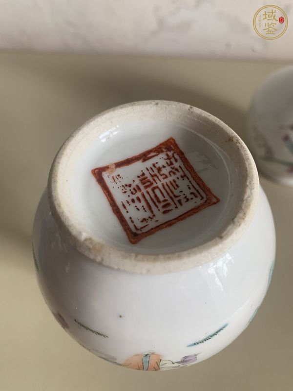 古玩陶瓷嬰戲紋粉彩瓶真品鑒賞圖