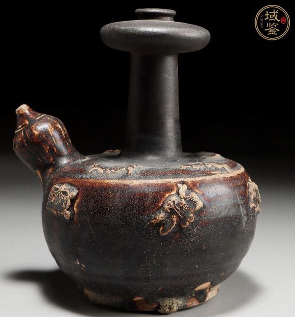 古玩陶瓷褐釉貼塑花卉紋軍持真品鑒賞圖