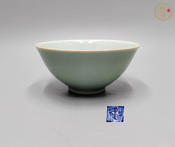 古玩陶瓷豆青釉碗真品鑒賞圖