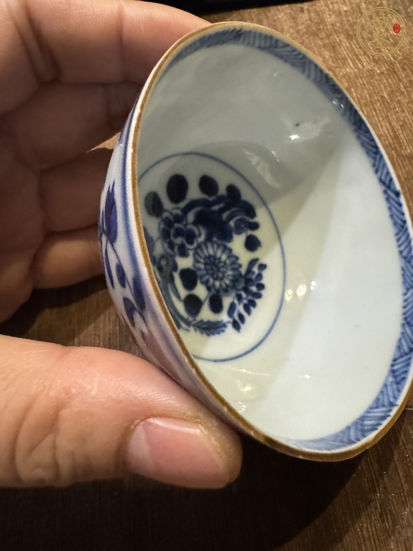 古玩陶瓷青花花卉紋茶圓真品鑒賞圖