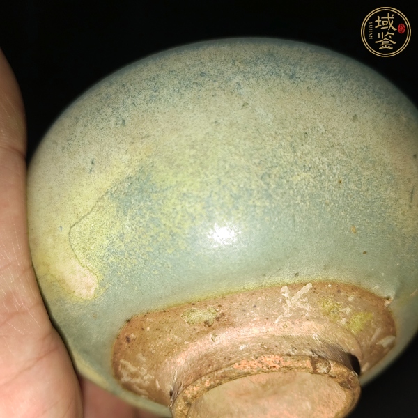 古玩陶瓷鈞窯天藍(lán)釉茶碗真品鑒賞圖