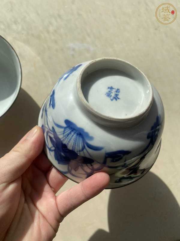 古玩陶瓷花卉紋青花蓋碗真品鑒賞圖