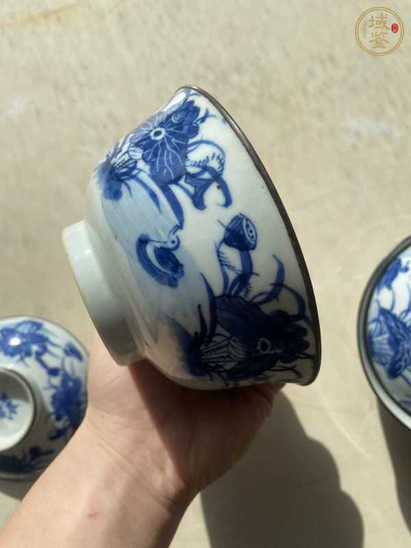 古玩陶瓷花卉紋青花蓋碗真品鑒賞圖