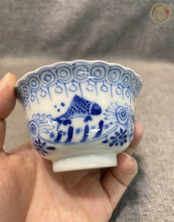 古玩陶瓷光緒青花魚藻紋花口杯真品鑒賞圖