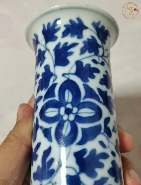 古玩陶瓷青花纏枝花卉紋花觚真品鑒賞圖