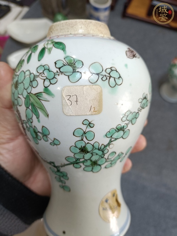 古玩陶瓷五彩花卉紋梅瓶真品鑒賞圖