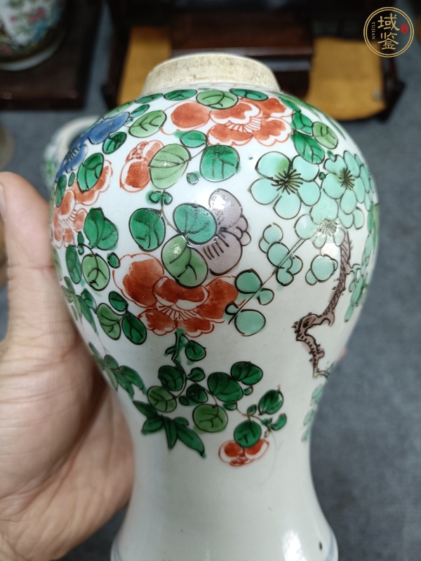 古玩陶瓷花蝶紋五彩瓶真品鑒賞圖