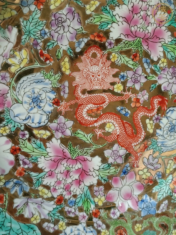 古玩陶瓷粉彩描金龍穿花卉紋盤真品鑒賞圖