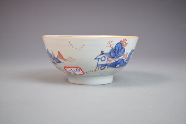 古玩陶瓷清中早期青花礬紅通景山水紋碗拍賣,當(dāng)前價格600元