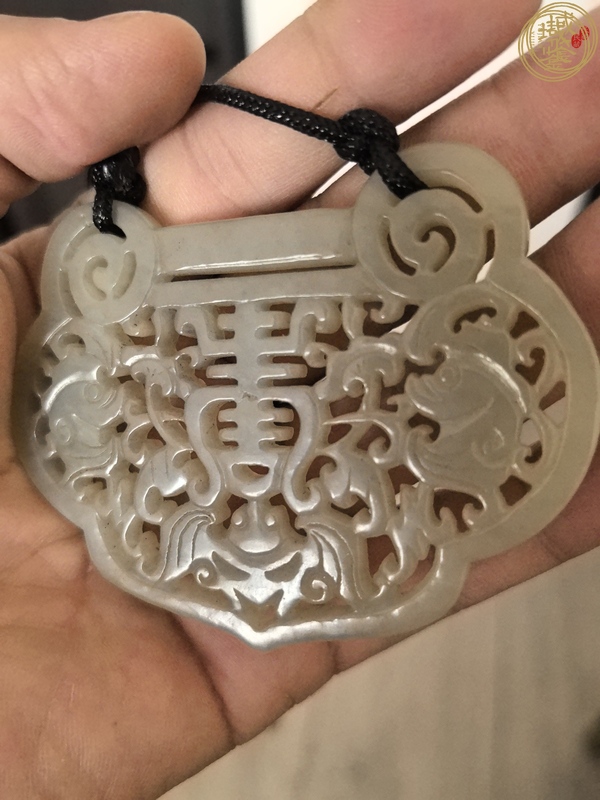 古玩玉器青白玉鎖真品鑒賞圖