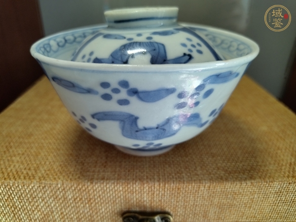 古玩陶瓷青花云蝠紋蓋碗真品鑒賞圖