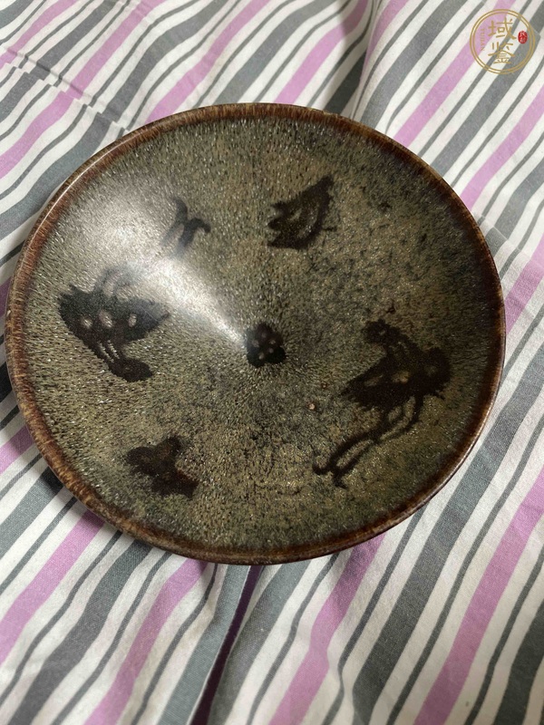 古玩陶瓷吉州窯雙鳳紋茶盞，疑似修復(fù)真品鑒賞圖