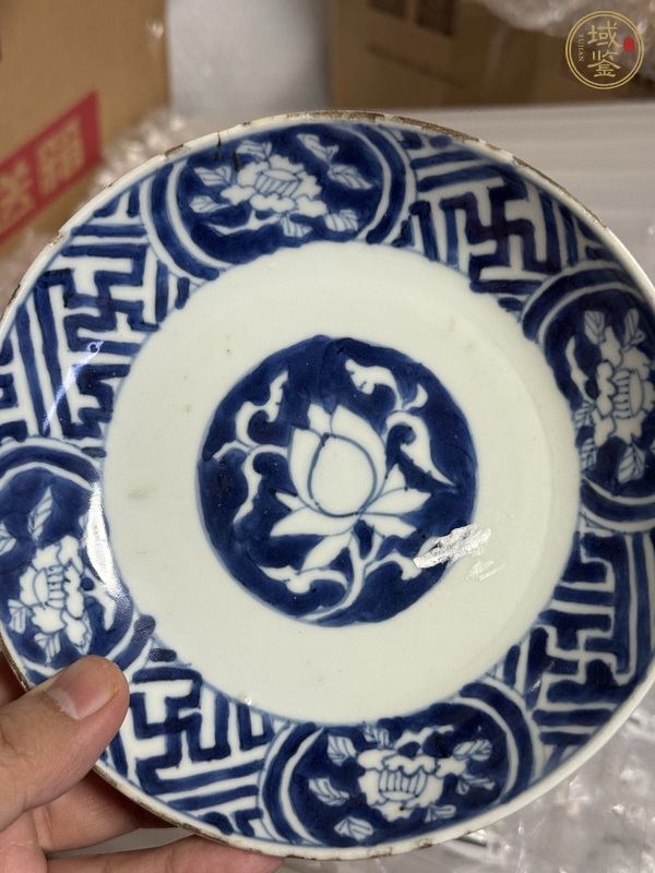 古玩陶瓷花卉紋青花盤真品鑒賞圖