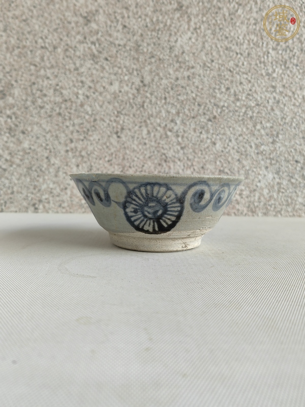 古玩陶瓷青花花卉紋碗真品鑒賞圖