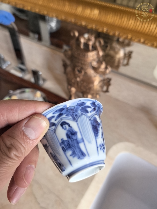 古玩陶瓷青花人物花口杯真品鑒賞圖