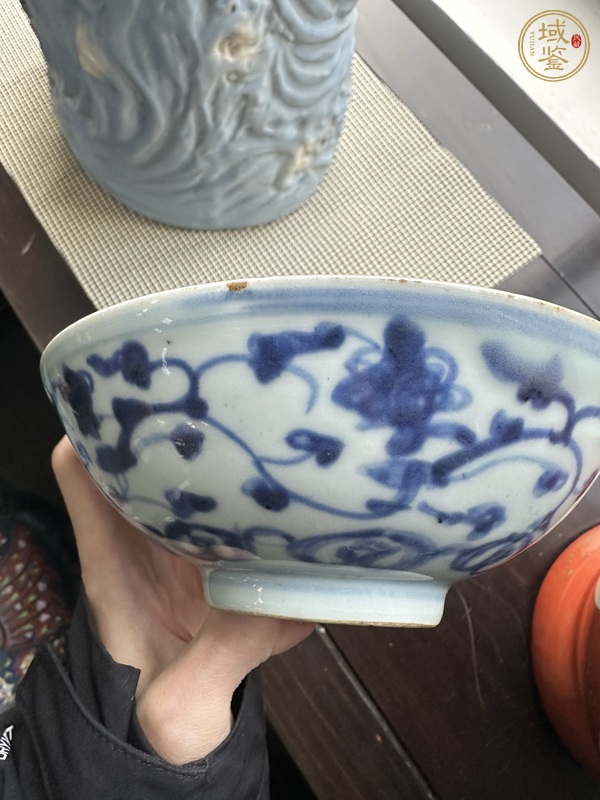 古玩陶瓷青花纏枝花卉紋碗真品鑒賞圖