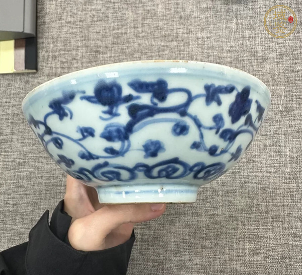 古玩陶瓷青花纏枝花卉紋碗真品鑒賞圖