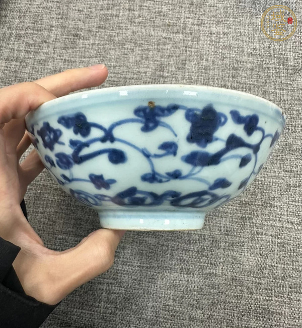 古玩陶瓷青花纏枝花卉紋碗真品鑒賞圖