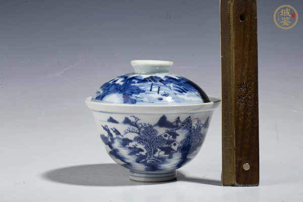 古玩陶瓷清乾隆·青花山水樓閣人物紋蓋碗真品鑒賞圖