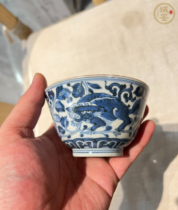 古玩陶瓷青花獅子穿花圖茶碗真品鑒賞圖