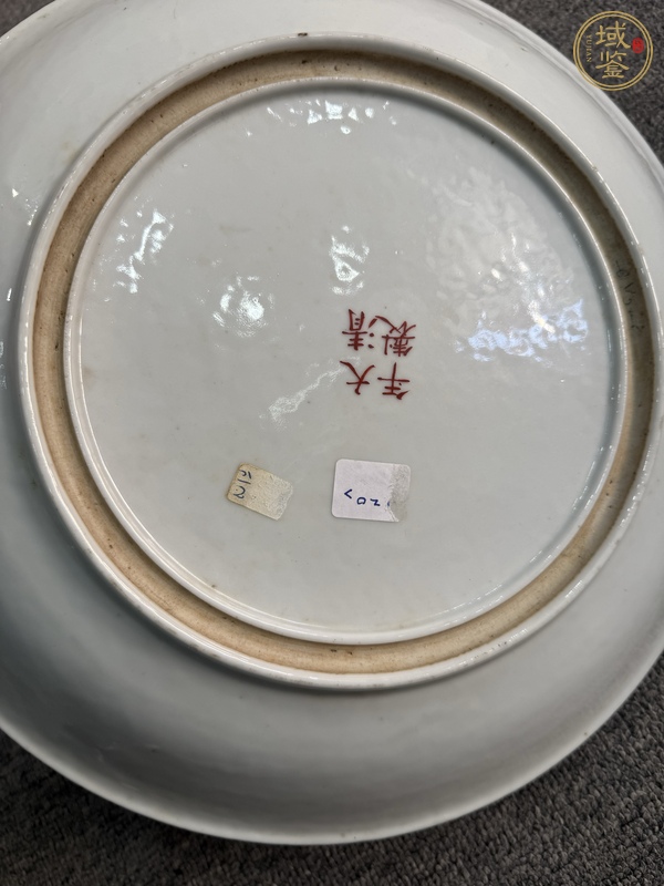 古玩陶瓷粉彩花卉蝴蝶紋盤真品鑒賞圖