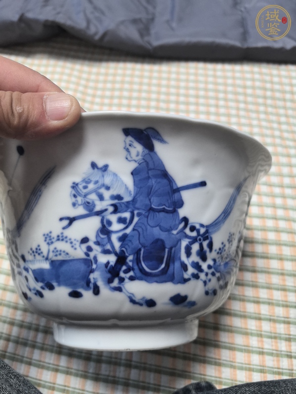 古玩陶瓷青花守獵圖花口杯真品鑒賞圖