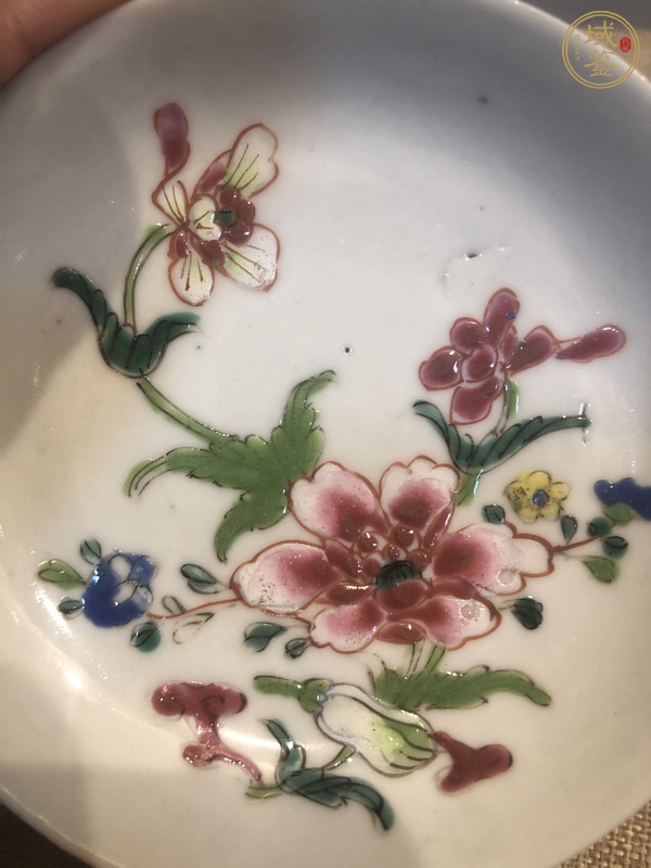 古玩陶瓷花卉紋盤真品鑒賞圖