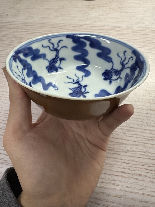古玩陶瓷外紫金釉內青花魚藻紋杯拍賣，當前價格588元